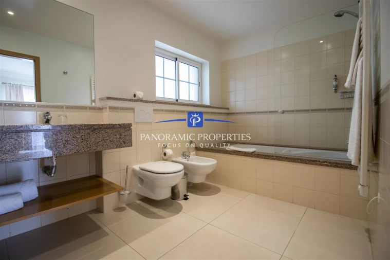 Apartamento T2 para Venda em Estômbar e Parchal Foto 21