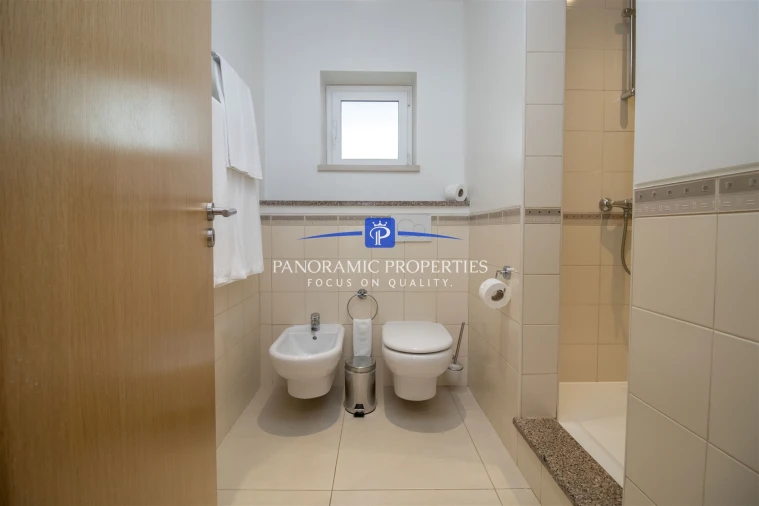 Apartamento T2 para Venda em Estômbar e Parchal Foto 15