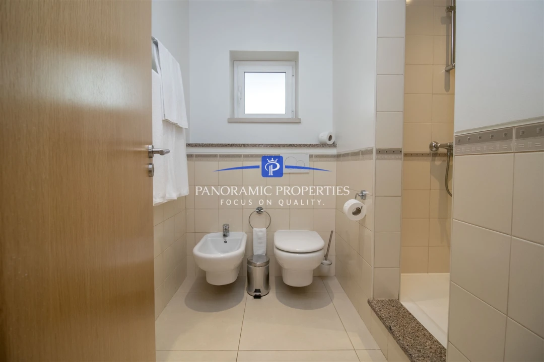 Apartamento T2 para Venda em Estômbar e Parchal Foto 15
