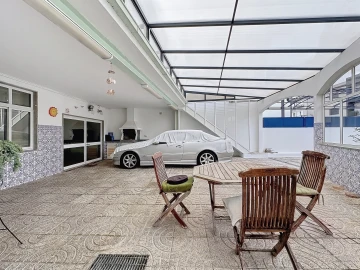 Moradia T4 para Venda em Gulpilhares e Valadares