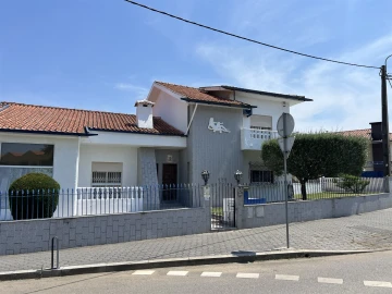 Moradia T4 para Venda em Gulpilhares e Valadares