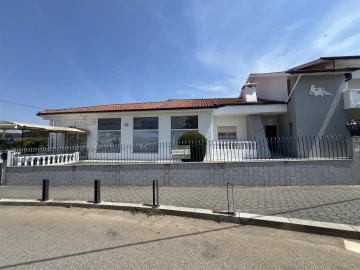 Moradia T4 para Venda em Gulpilhares e Valadares