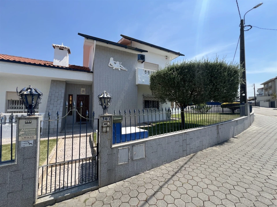 Moradia T4 para Venda em Gulpilhares e Valadares Foto 38