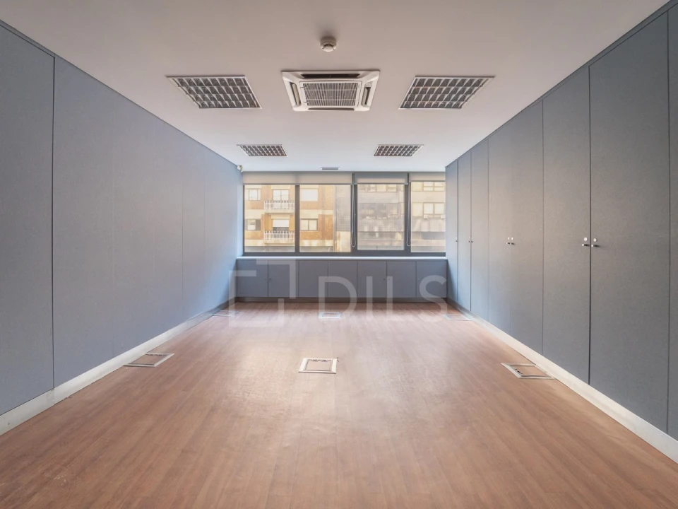 Escritório para Arrendamento em Lordelo do Ouro e Massarelos Foto 9