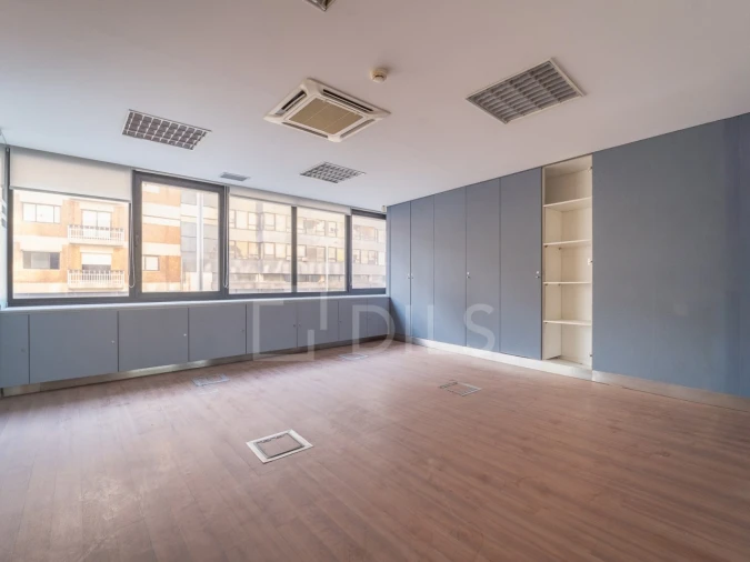 Escritório para Arrendamento em Lordelo do Ouro e Massarelos Foto 11