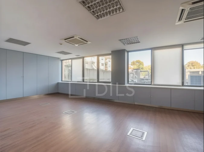 Escritório para Arrendamento em Lordelo do Ouro e Massarelos Foto 8