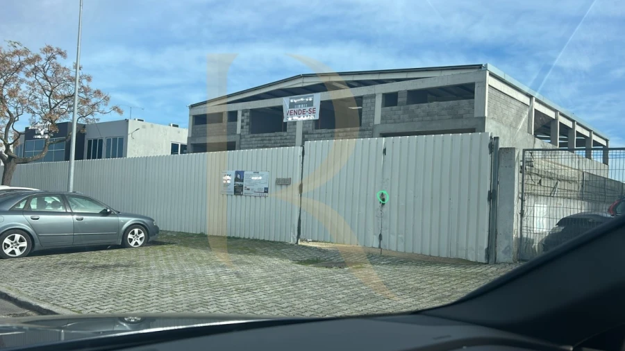 Armazém para Venda em Seixal, Arrentela e Aldeia de Paio Pires
