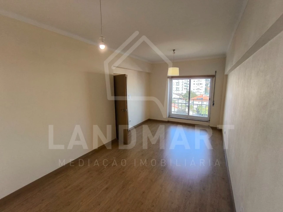 Apartamento T2 para Venda em Rio Maior Foto 3