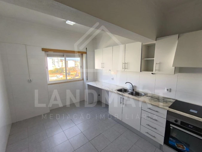 Apartamento T2 para Venda em Rio Maior Foto 2