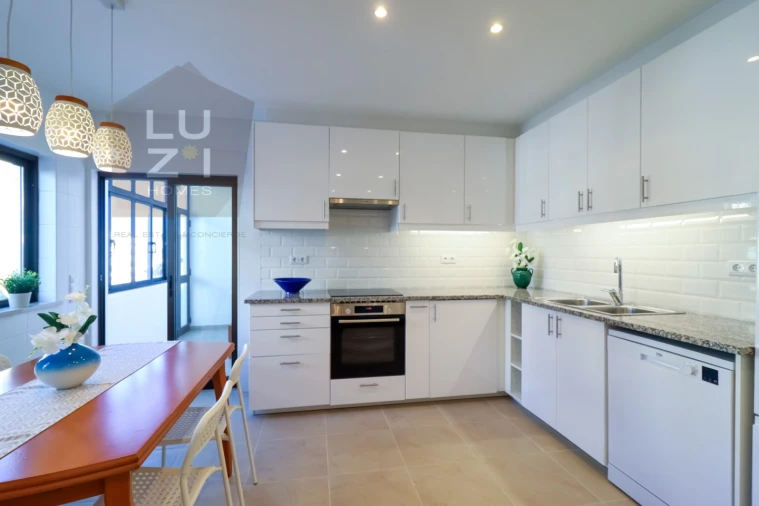 Apartamento T2 para Arrendamento em Lagos (São Sebastião e Santa Maria) Foto 8