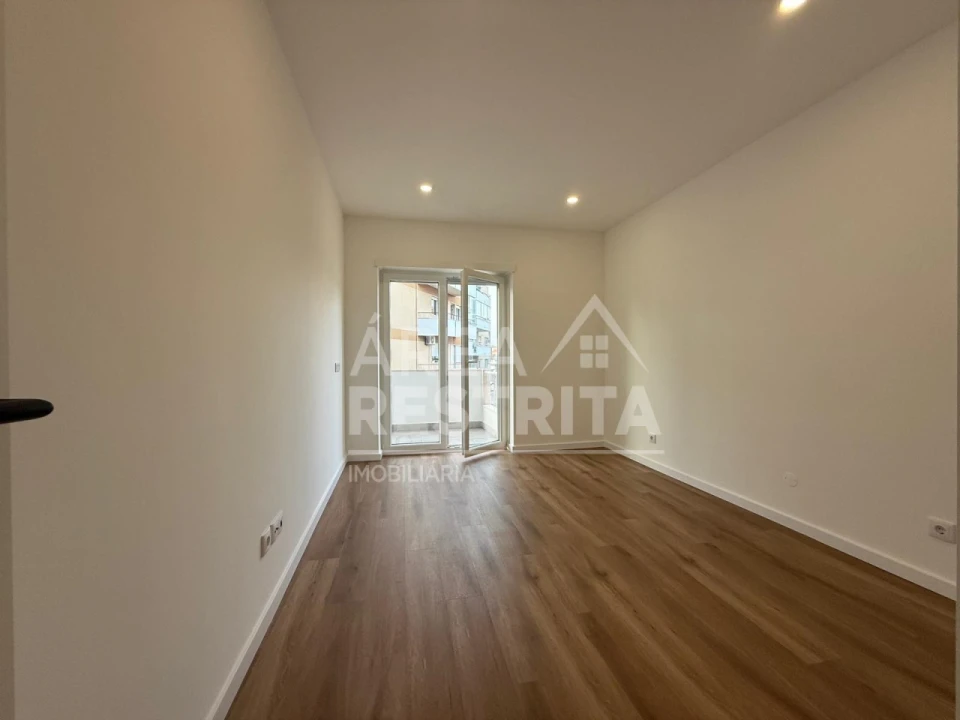 Apartamento T3 para Venda em Laranjeiro e Feijó Foto 7