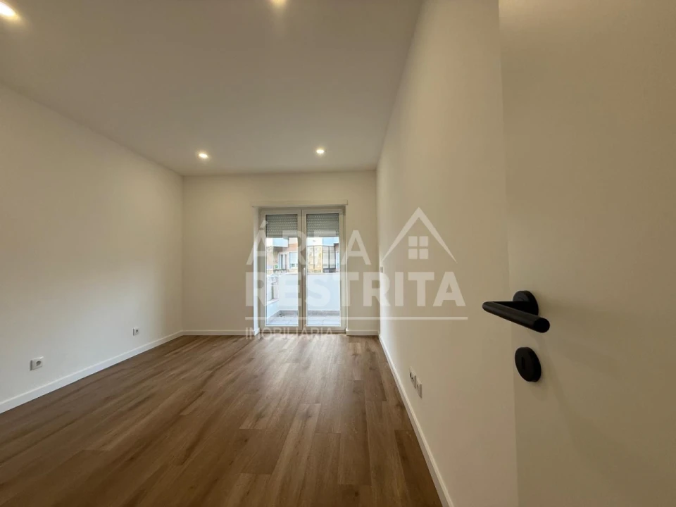 Apartamento T3 para Venda em Laranjeiro e Feijó Foto 19