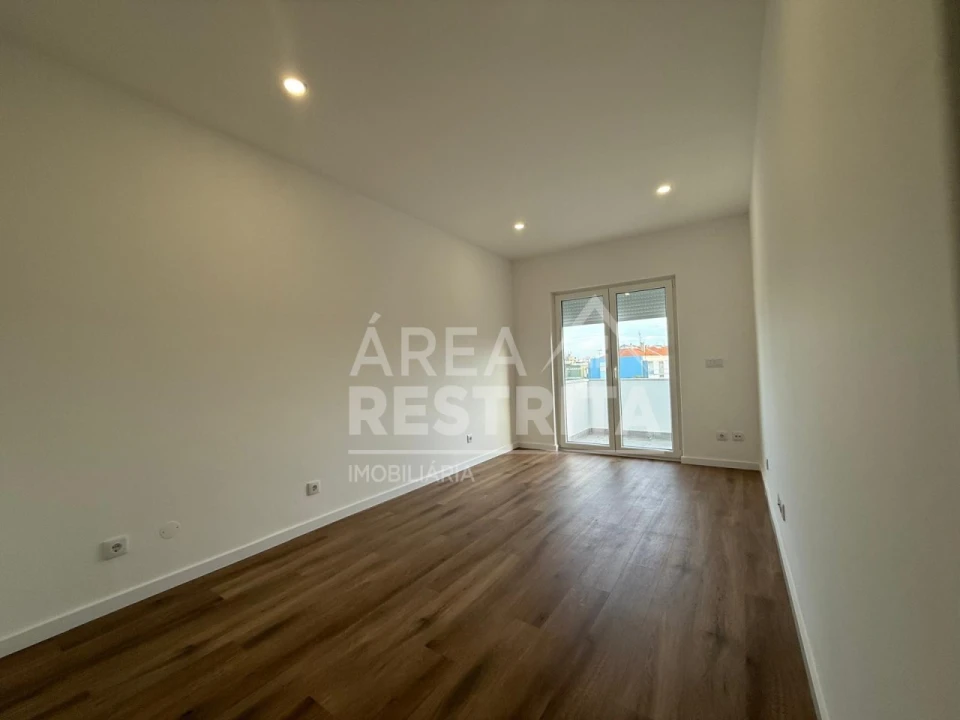 Apartamento T3 para Venda em Laranjeiro e Feijó Foto 25