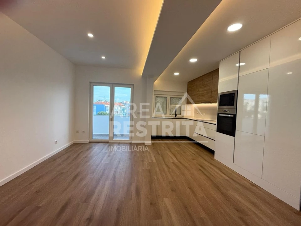 Apartamento T3 para Venda em Laranjeiro e Feijó Foto 17