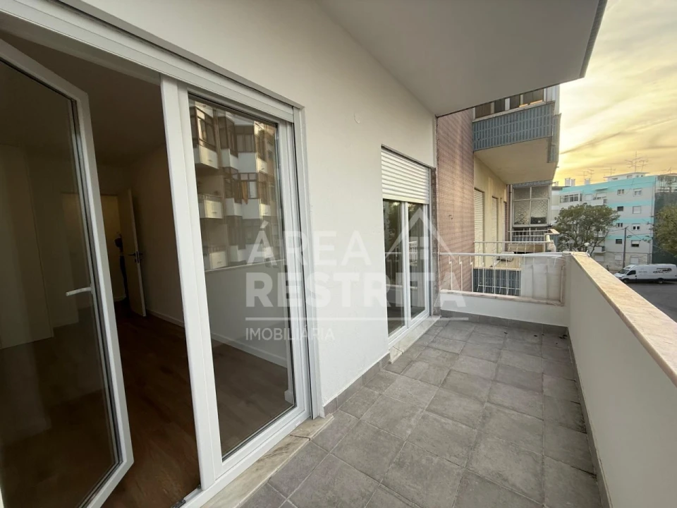 Apartamento T3 para Venda em Laranjeiro e Feijó Foto 8