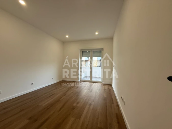 Apartamento T3 para Venda em Laranjeiro e Feijó Foto 20