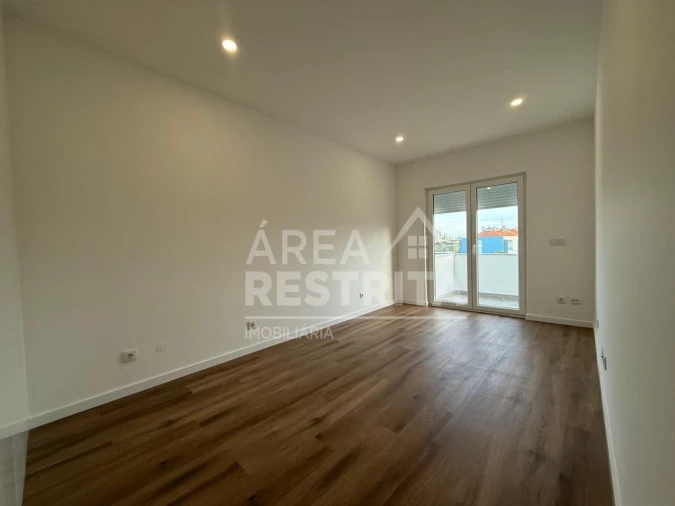 Apartamento T3 para Venda em Laranjeiro e Feijó Foto 22