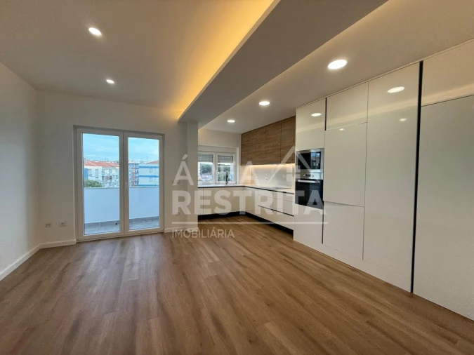 Apartamento T3 para Venda em Laranjeiro e Feijó Foto 16