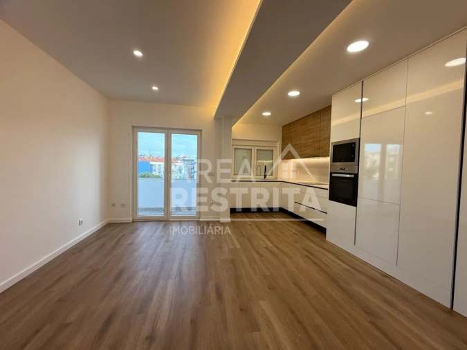 Apartamento T3 para Venda em Laranjeiro e Feijó Foto 3