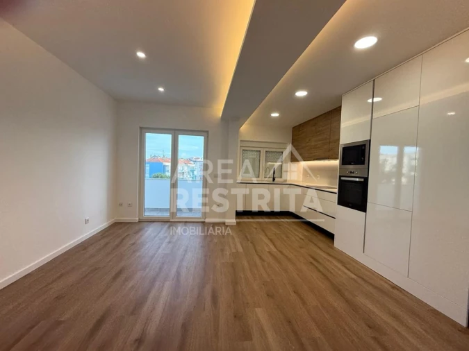 Apartamento T3 para Venda em Laranjeiro e Feijó Foto 17