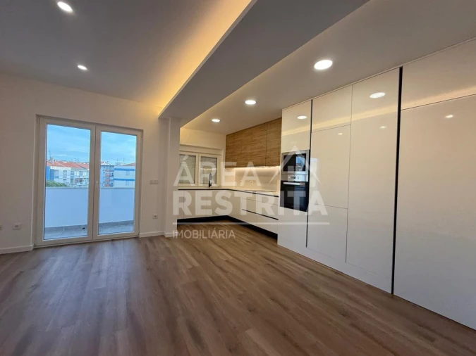 Apartamento T3 para Venda em Laranjeiro e Feijó Foto 14