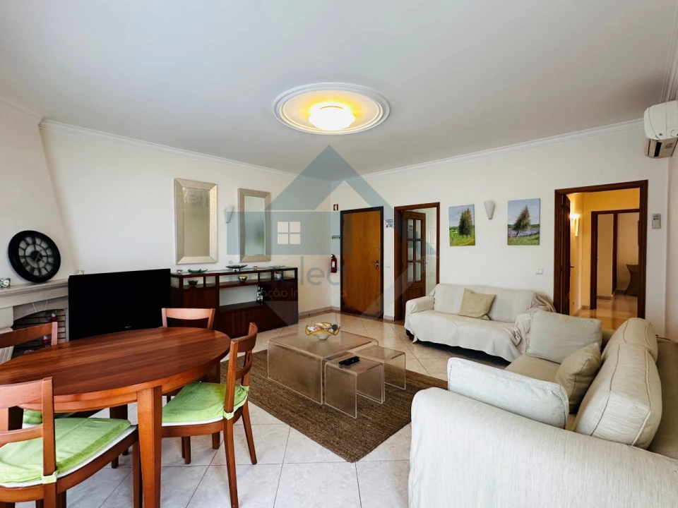 Apartamento T2 para Venda em Quarteira Foto 4