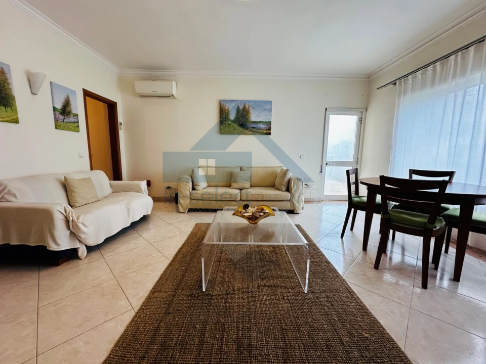 Apartamento T2 para Venda em Quarteira Foto 2