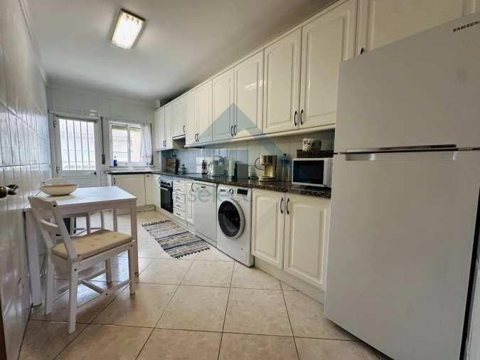 Apartamento T2 para Venda em Quarteira Foto 8