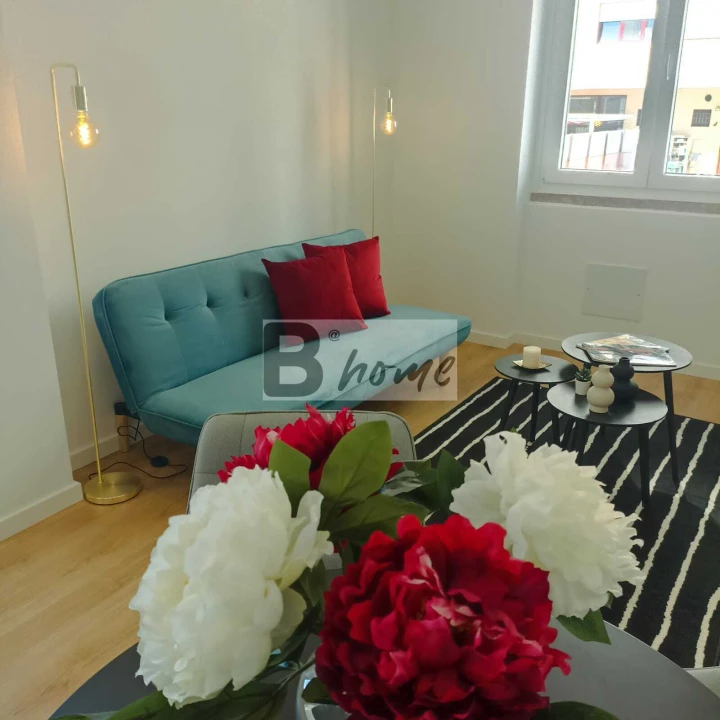 Apartamento T2 para Venda em Benfica Foto 3
