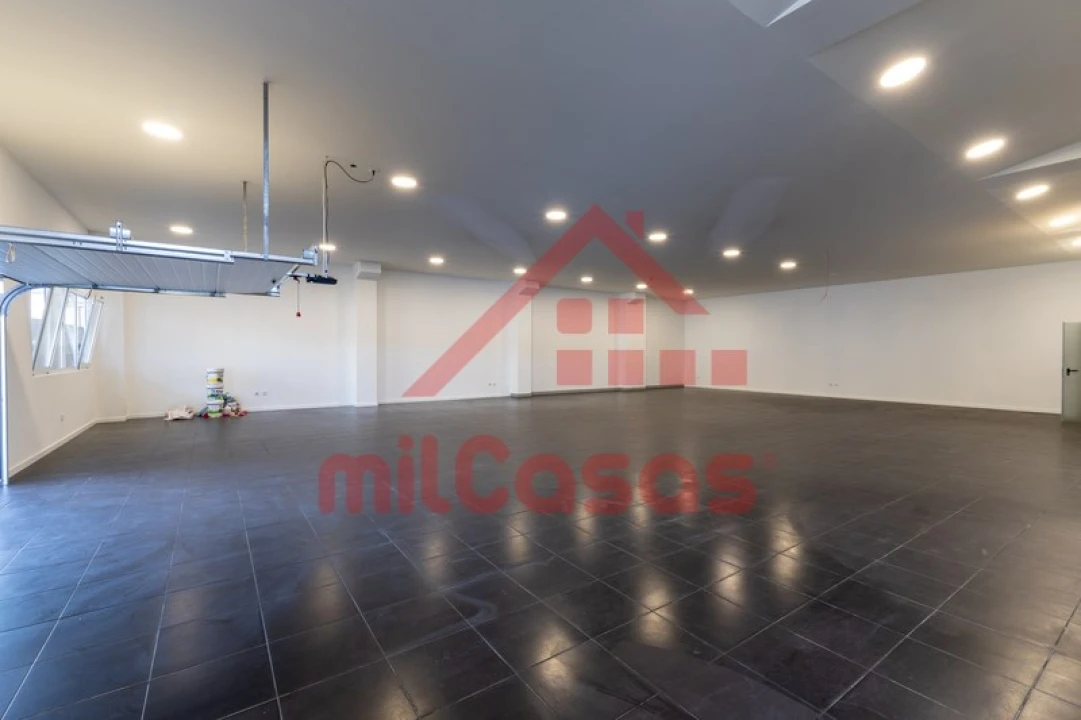 Armazém para Arrendamento em Santa Maria, São Pedro e Matacães Foto 3