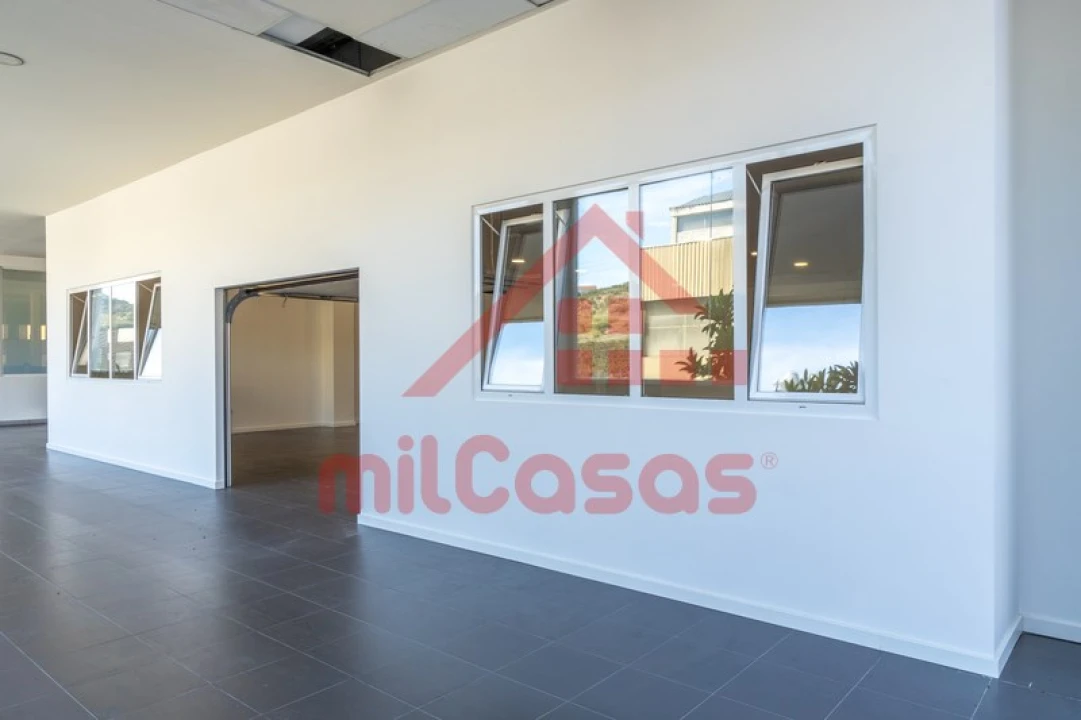 Armazém para Arrendamento em Santa Maria, São Pedro e Matacães Foto 13