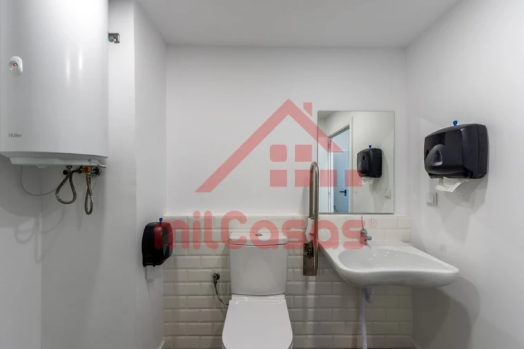 Armazém para Arrendamento em Santa Maria, São Pedro e Matacães Foto 11