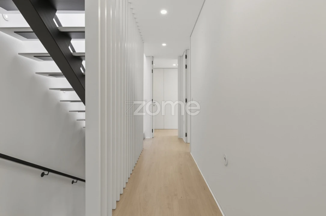 Moradia T5 para Venda em Madalena Foto 30