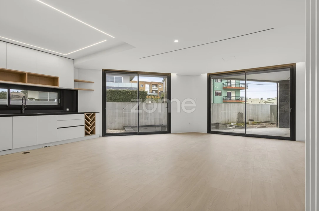 Moradia T5 para Venda em Madalena Foto 10