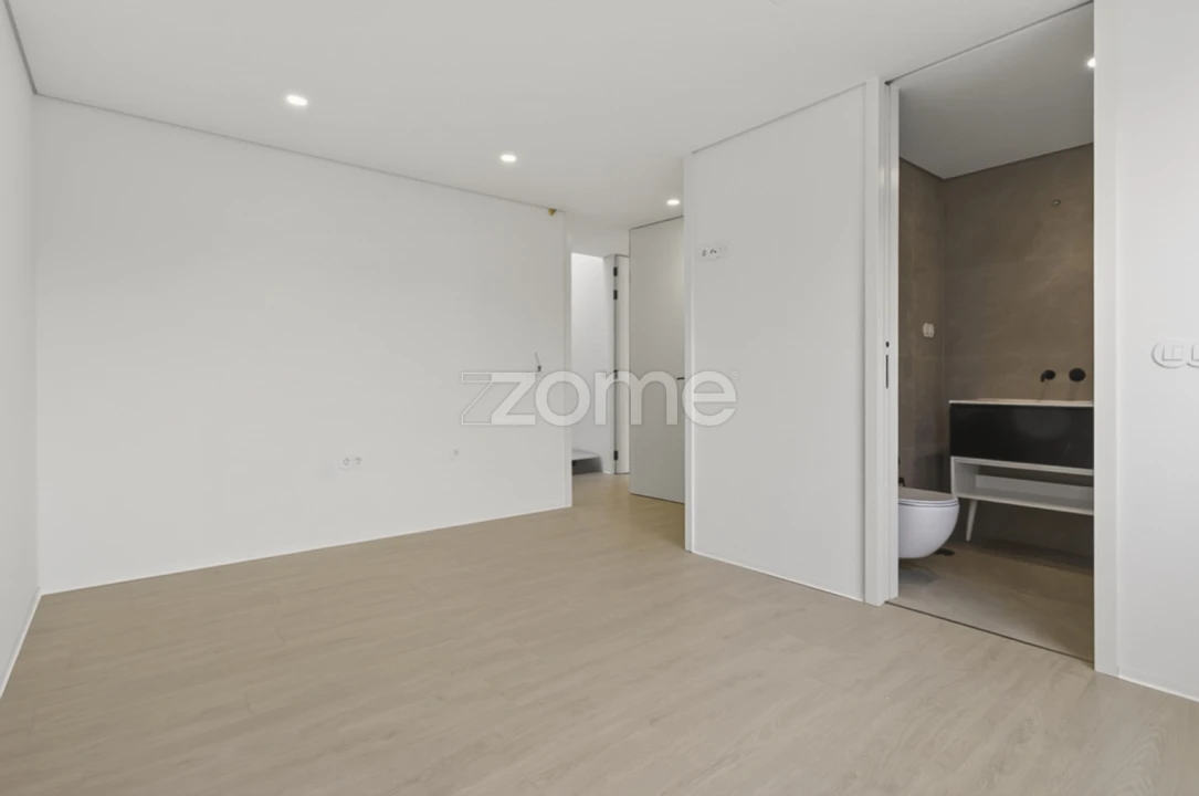 Moradia T5 para Venda em Madalena Foto 33