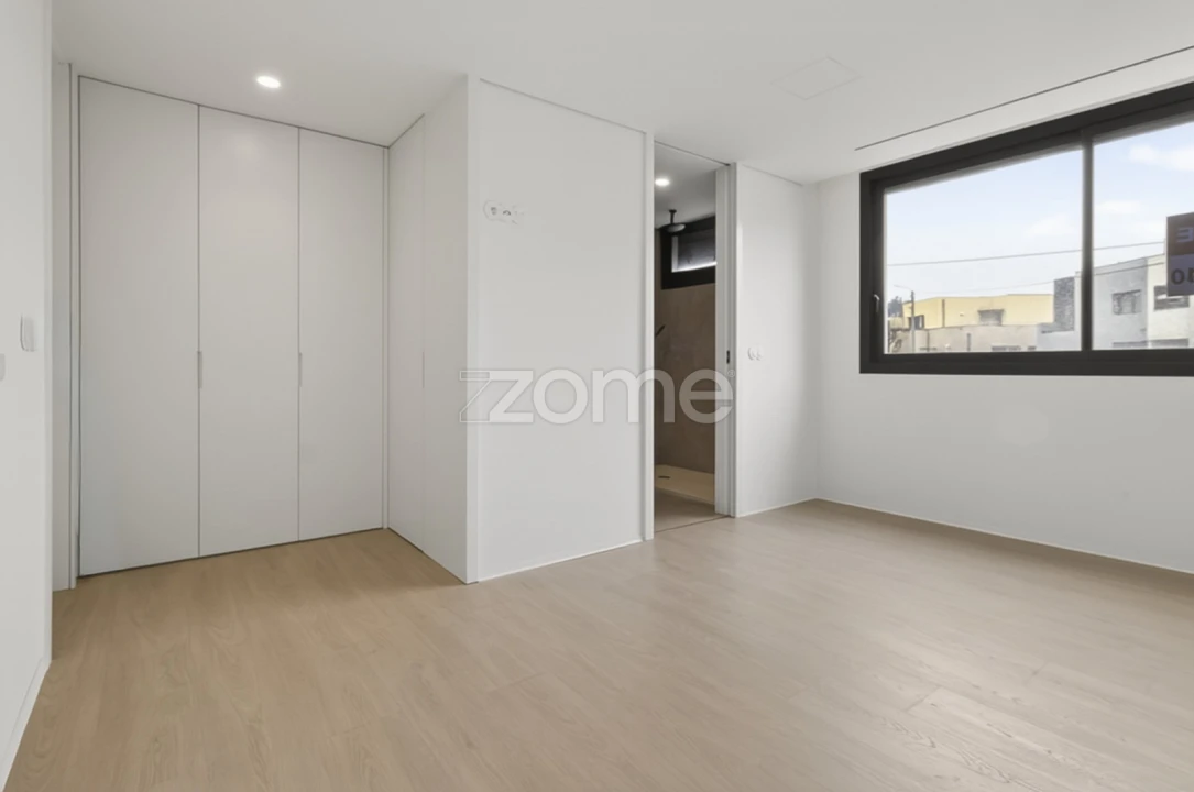 Moradia T5 para Venda em Madalena Foto 34