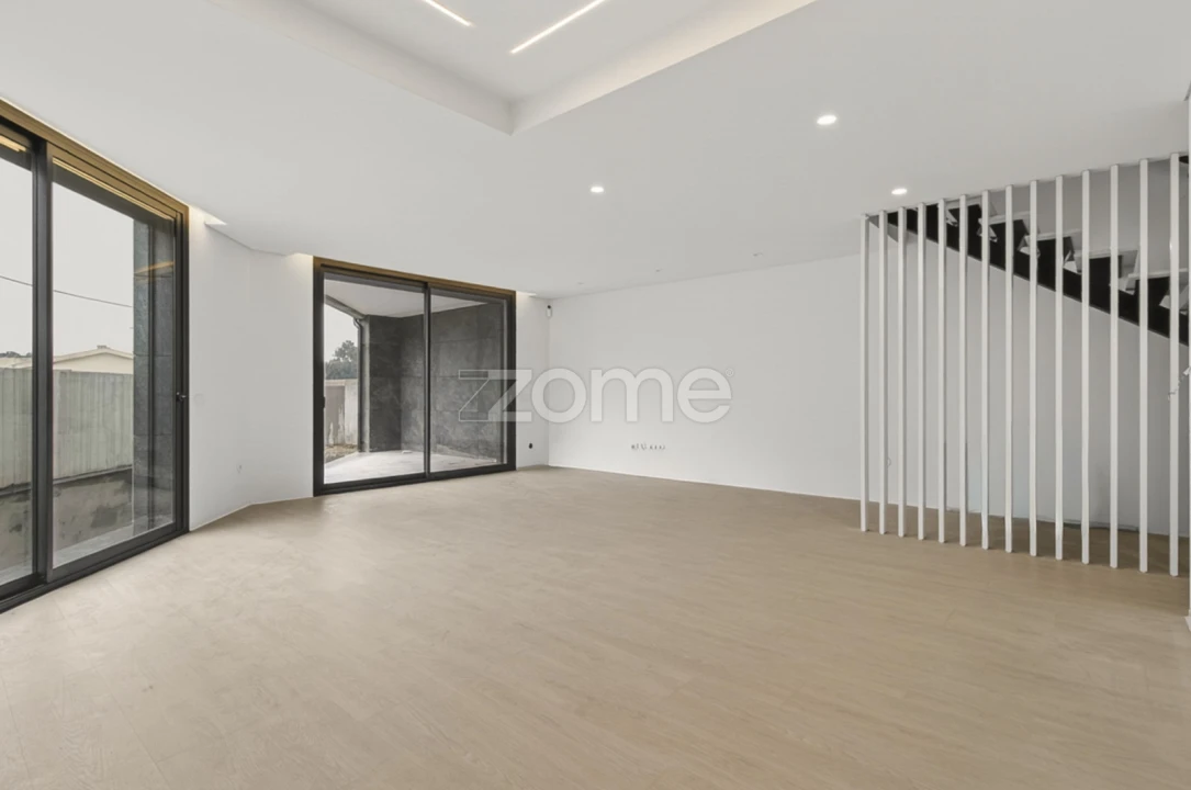 Moradia T5 para Venda em Madalena Foto 11