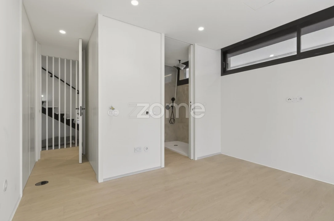 Moradia T5 para Venda em Madalena Foto 20