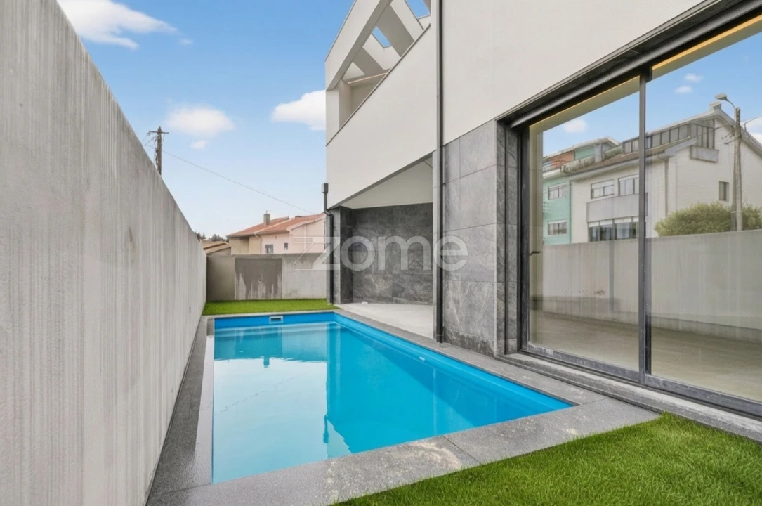 Moradia T5 para Venda em Madalena Foto 1