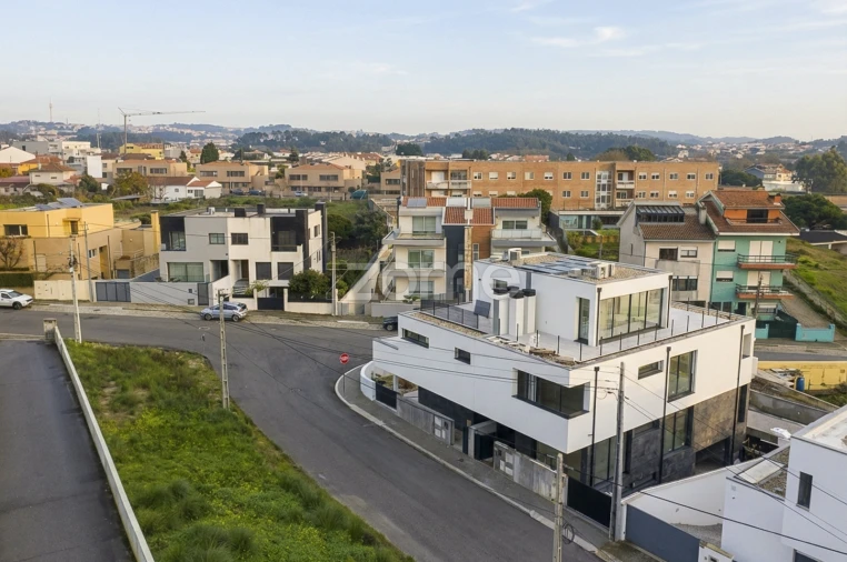 Moradia T5 para Venda em Madalena Foto 3