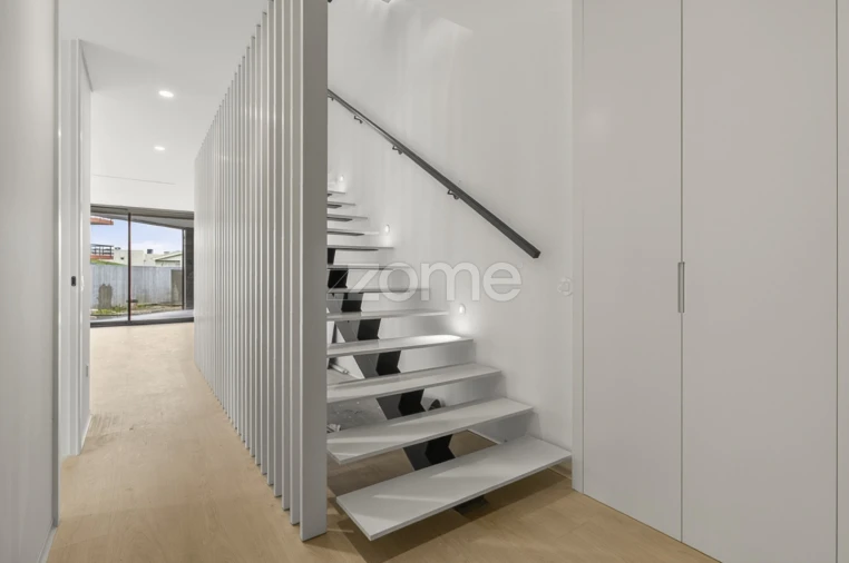 Moradia T5 para Venda em Madalena Foto 24