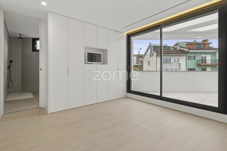 Moradia T5 para Venda em Madalena Foto 27