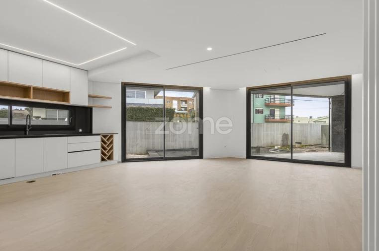 Moradia T5 para Venda em Madalena Foto 10