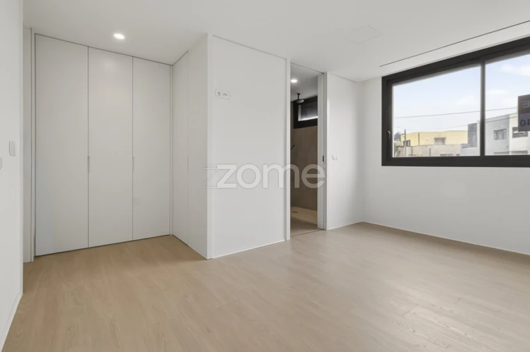 Moradia T5 para Venda em Madalena Foto 34