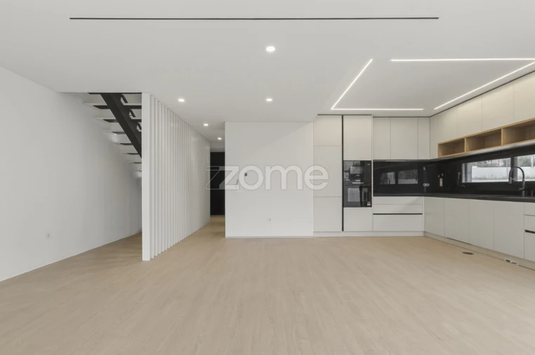 Moradia T5 para Venda em Madalena Foto 16