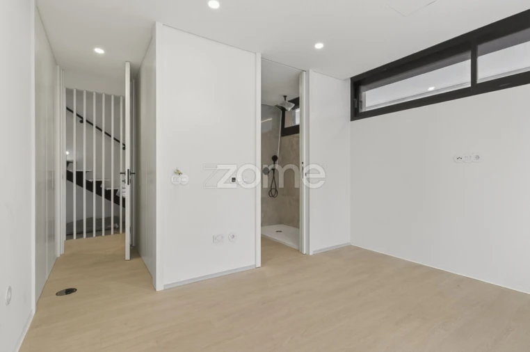 Moradia T5 para Venda em Madalena Foto 20