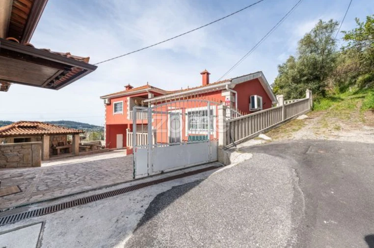 Moradia T3 para Venda em Ribeira do Neiva Foto 3