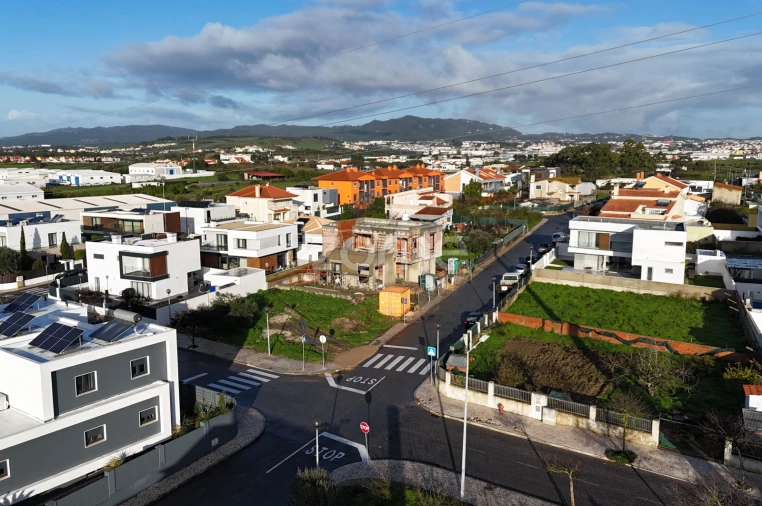 Moradia T4 para Venda em São Domingos de Rana Foto 16