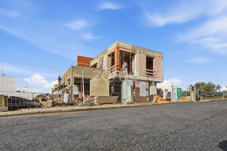 Moradia T4 para Venda em São Domingos de Rana Foto 20