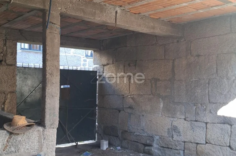 Moradia T4 para Venda em Ervedal e Vila Franca da Beira Foto 6